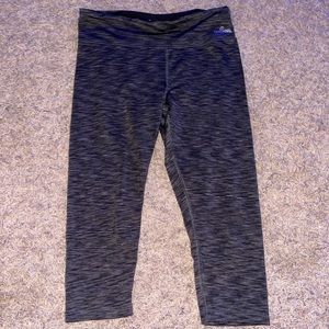 Spalding Capri gray and black leggings